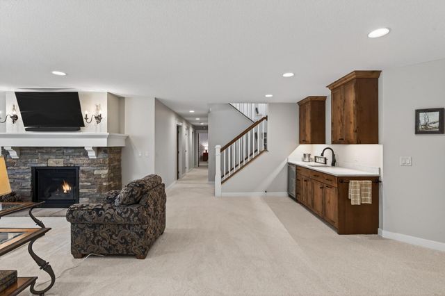 94 Neptune Street, Mahtomedi, MN 55115