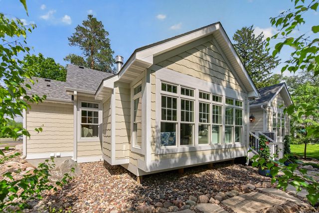 94 Neptune Street, Mahtomedi, MN 55115