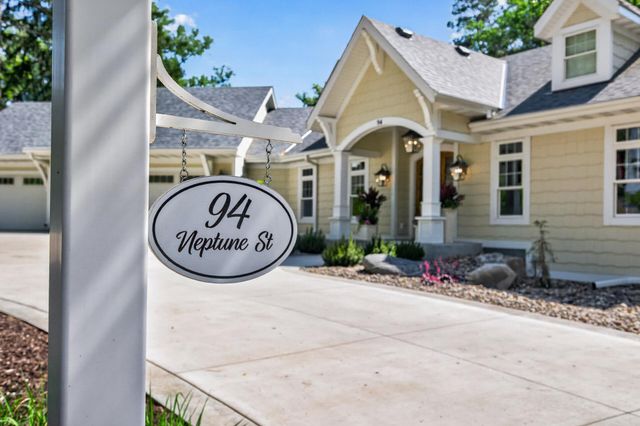94 Neptune Street, Mahtomedi, MN 55115