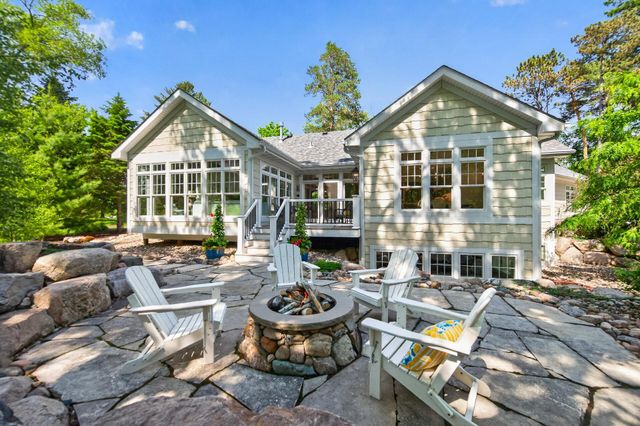 94 Neptune Street, Mahtomedi, MN 55115