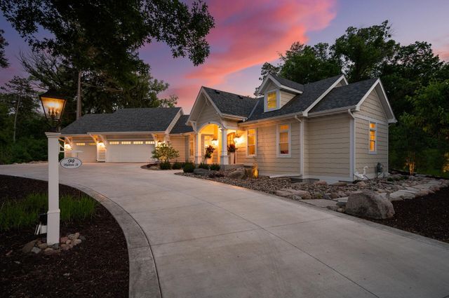 94 Neptune Street, Mahtomedi, MN 55115