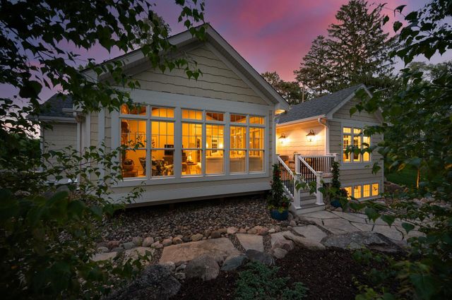 94 Neptune Street, Mahtomedi, MN 55115