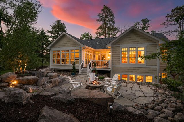 94 Neptune Street, Mahtomedi, MN 55115