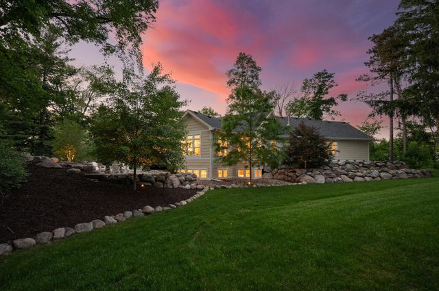 94 Neptune Street, Mahtomedi, MN 55115