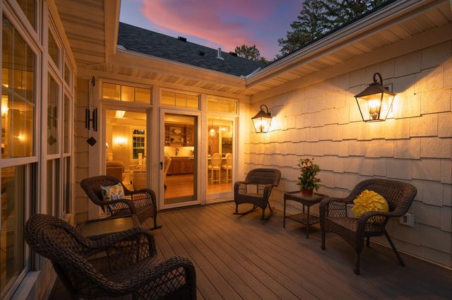 94 Neptune Street, Mahtomedi, MN 55115