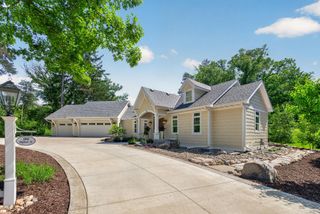 94 Neptune Street, Mahtomedi, MN 55115