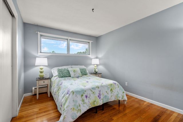 49 Elmwood St, Auburn, MA 01501
