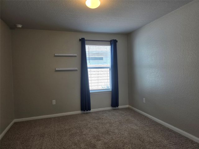 101 Stellamar DR, Hutto, TX 78634