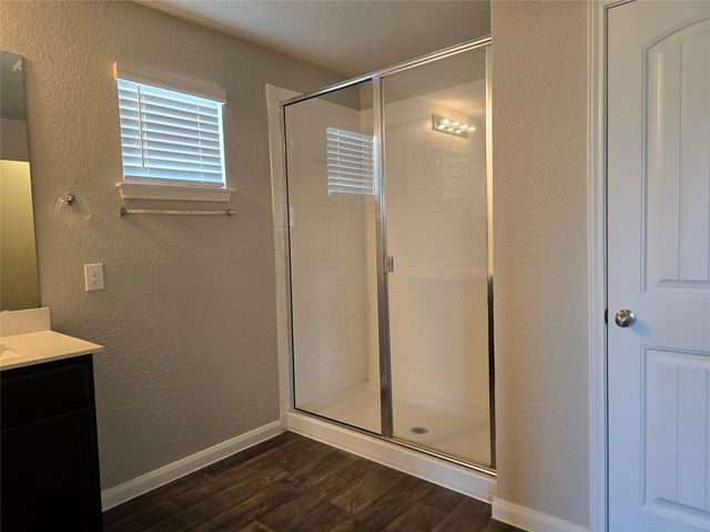 101 Stellamar DR, Hutto, TX 78634