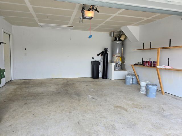 101 Stellamar DR, Hutto, TX 78634