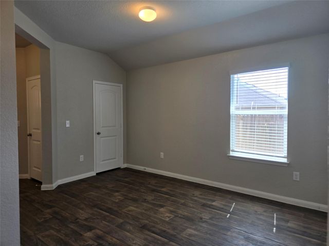 101 Stellamar DR, Hutto, TX 78634