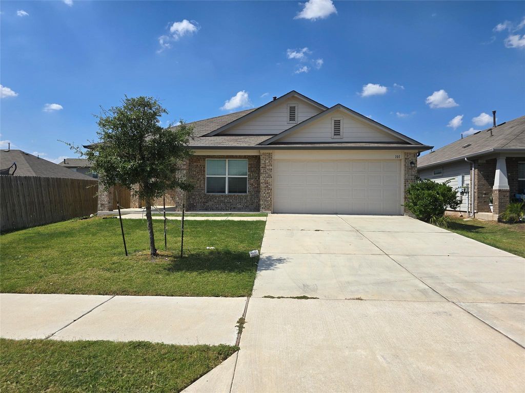 101 Stellamar DR, Hutto, TX 78634
