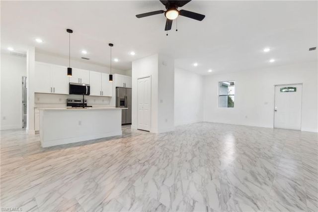 8 Cleat CT, Placida, FL 33946