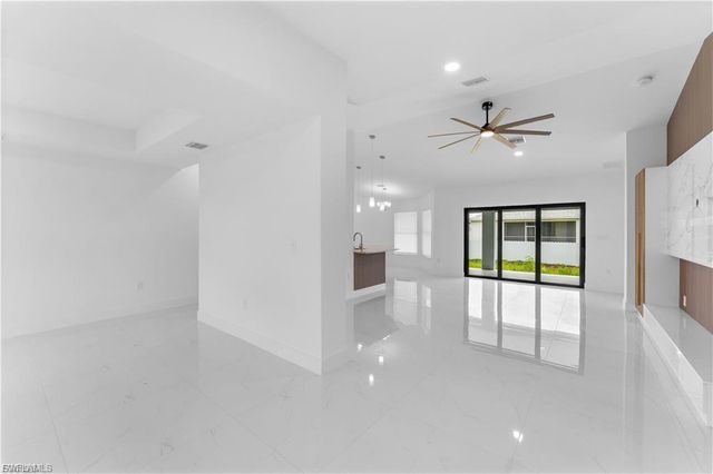 3700 10TH ST W, Lehigh Acres, FL 33971