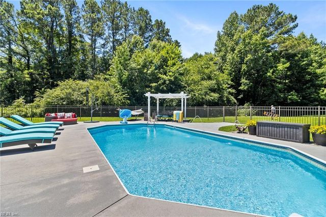 2100 Saint Brides RD W, Chesapeake, VA 23322