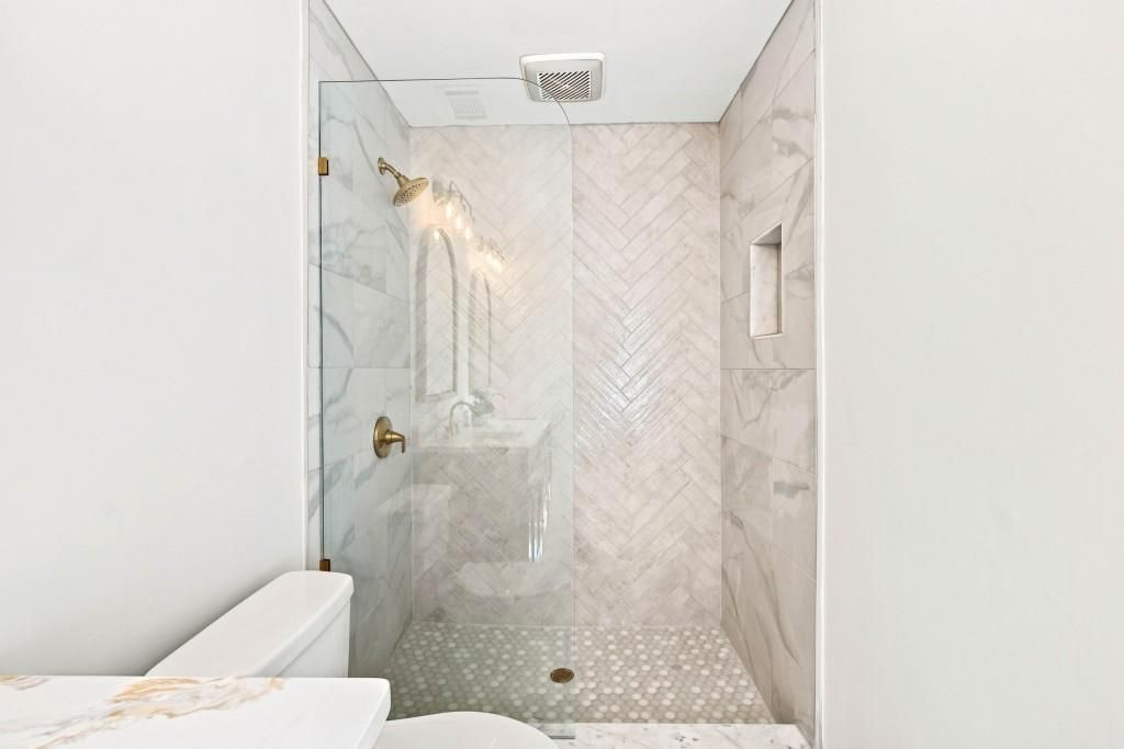 Image 21 of property listing at 1113 Capital Club Circle NE, Brookhaven, GA 30319