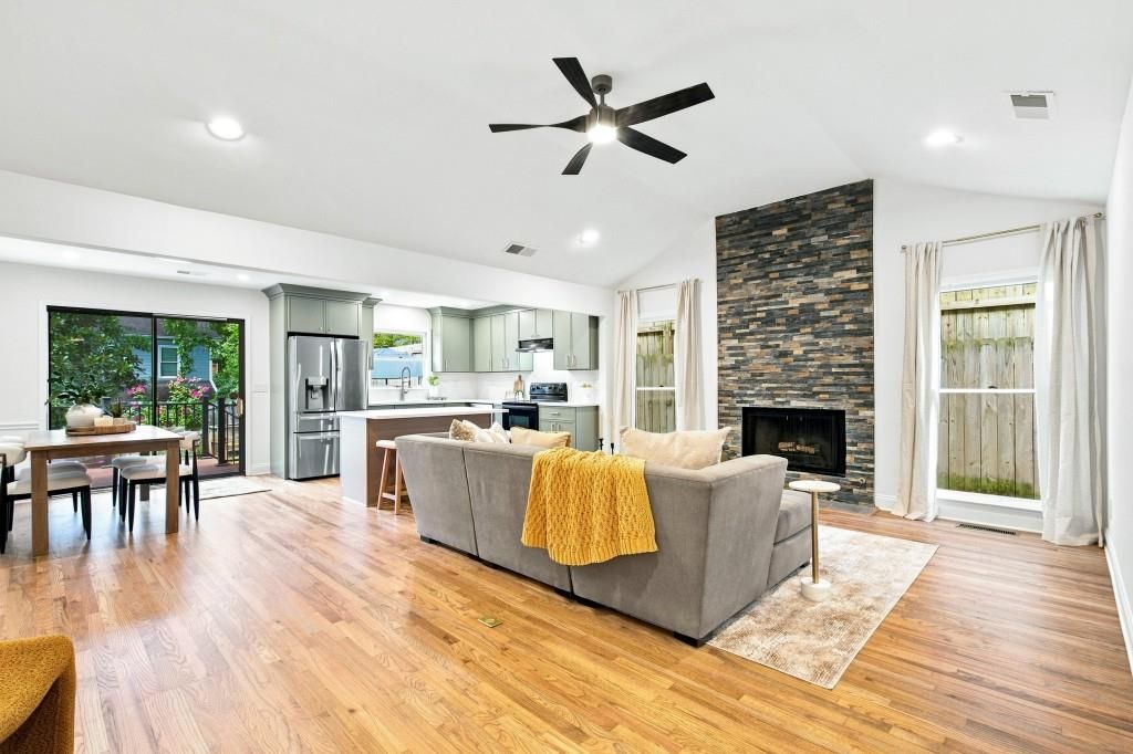 Image 4 of property listing at 1113 Capital Club Circle NE, Brookhaven, GA 30319