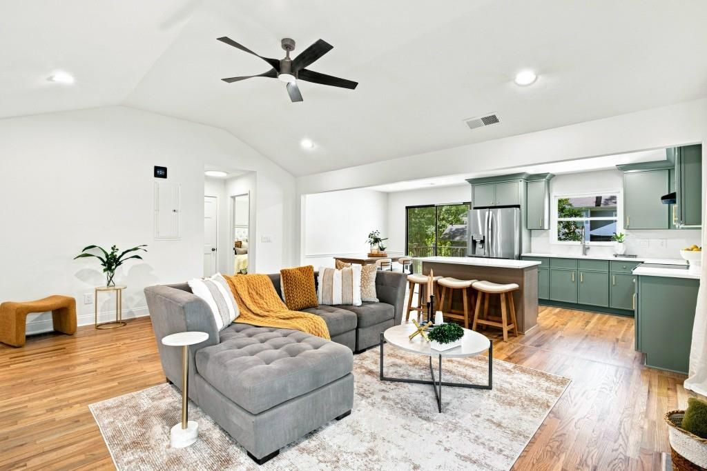 Image 6 of property listing at 1113 Capital Club Circle NE, Brookhaven, GA 30319