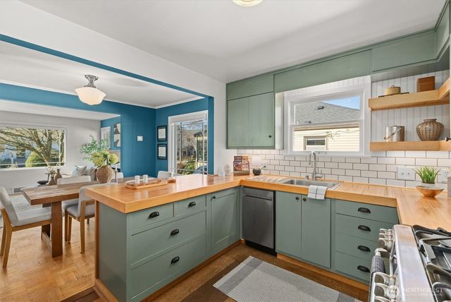 8014 17th Avenue NW, Seattle, WA 98117