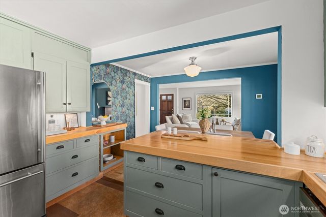 8014 17th Avenue NW, Seattle, WA 98117