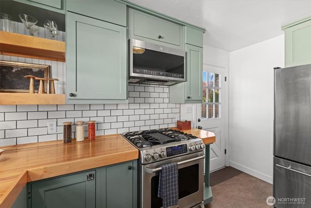 8014 17th Avenue NW, Seattle, WA 98117