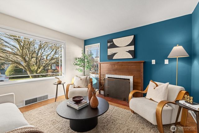 8014 17th Avenue NW, Seattle, WA 98117