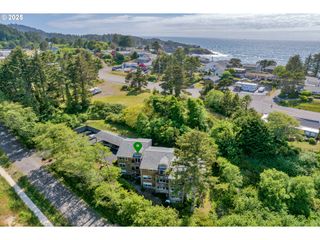 425 Se SHELL Ave 4, Depoe Bay, OR 97341