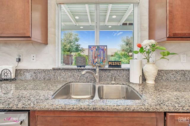 9803 Petersburg Place, Bakersfield, CA 93306