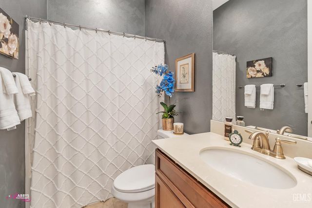 9803 Petersburg Place, Bakersfield, CA 93306