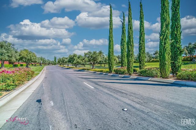 9803 Petersburg Place, Bakersfield, CA 93306