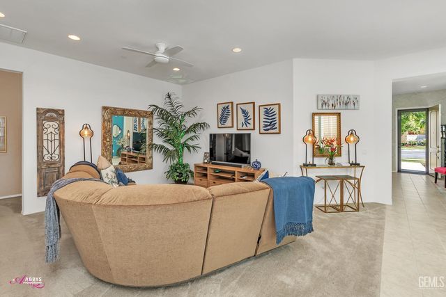 9803 Petersburg Place, Bakersfield, CA 93306