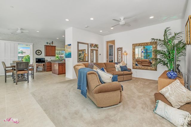 9803 Petersburg Place, Bakersfield, CA 93306