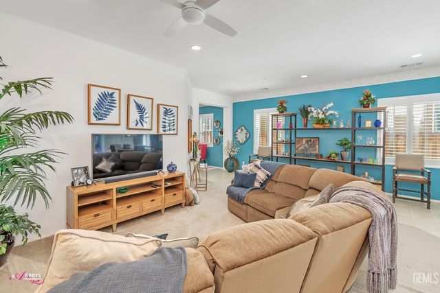 9803 Petersburg Place, Bakersfield, CA 93306