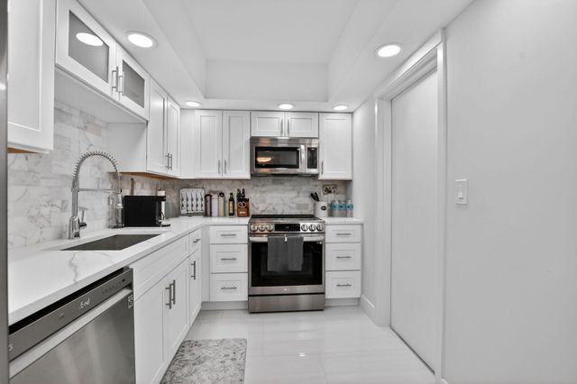 6815 Willow Wood Drive 4073, Boca Raton, FL 33434