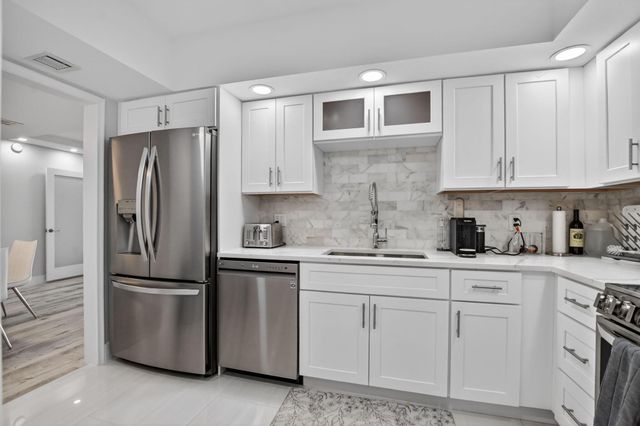 6815 Willow Wood Drive 4073, Boca Raton, FL 33434