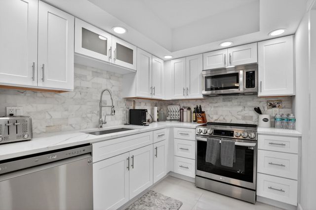 6815 Willow Wood Drive 4073, Boca Raton, FL 33434
