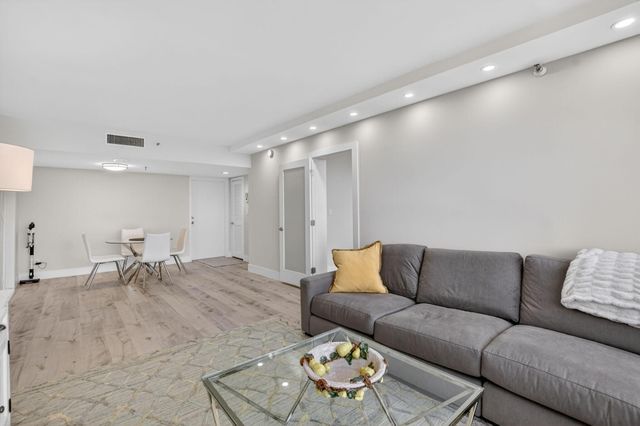 6815 Willow Wood Drive 4073, Boca Raton, FL 33434