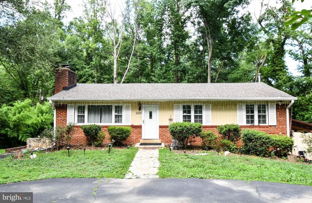 5209 YUMA CT, Alexandria, VA 22312