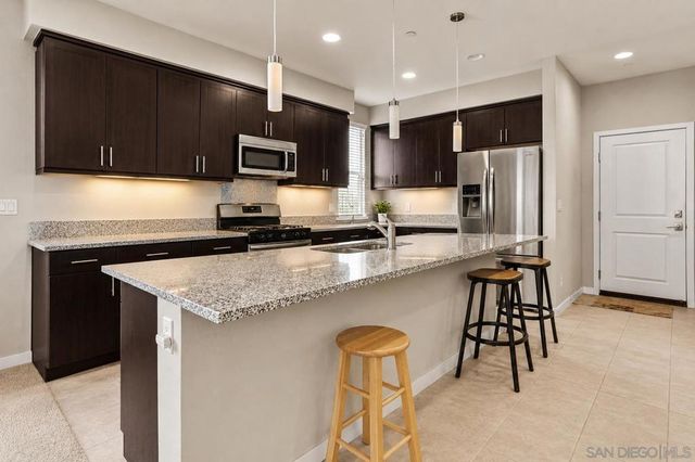 785 Trunorth Circle, Escondido, CA 92026
