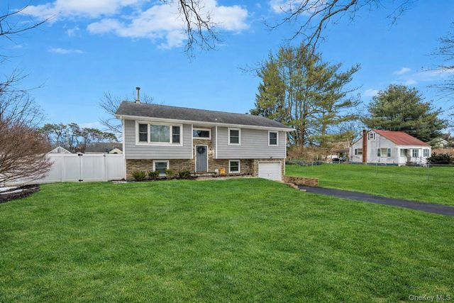 39 Joseph Place, Nesconset, NY 11767