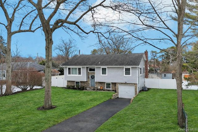 39 Joseph Place, Nesconset, NY 11767