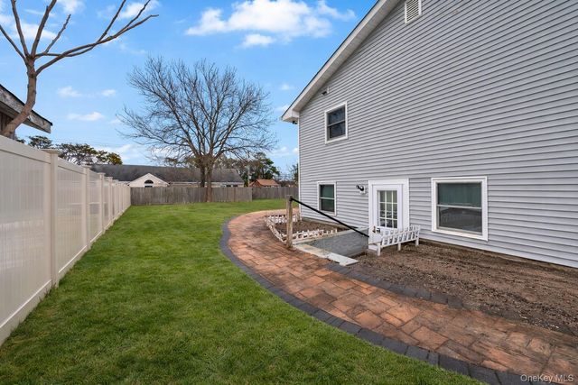 39 Joseph Place, Nesconset, NY 11767