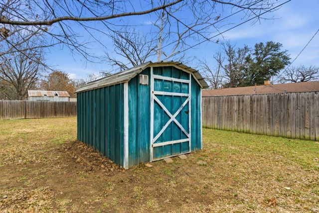 1710 Kay Avenue, Bridgeport, TX 76426