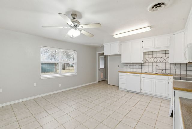 1710 Kay Avenue, Bridgeport, TX 76426