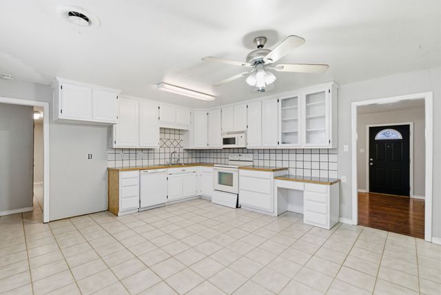 1710 Kay Avenue, Bridgeport, TX 76426