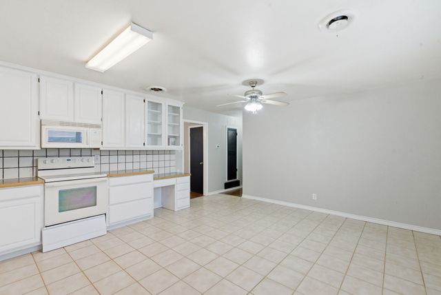 1710 Kay Avenue, Bridgeport, TX 76426