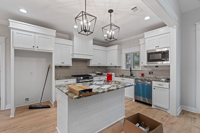 136 Micawber Loop, Hattiesburg, MS 39402