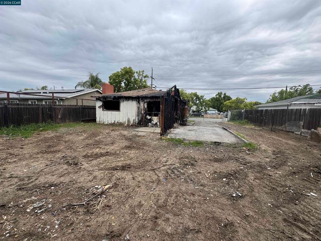 652 School St, Pittsburg, CA 94565