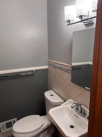 18830 San Quentin Drive, Lathrup Village, MI 48076