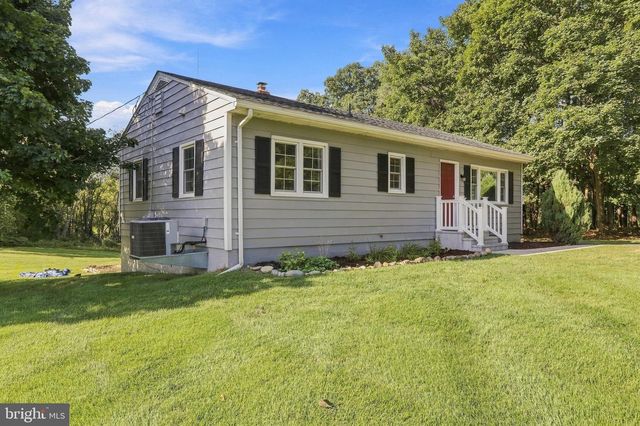 2016 EAGLE SCHOOL RD, Martinsburg, WV 25404